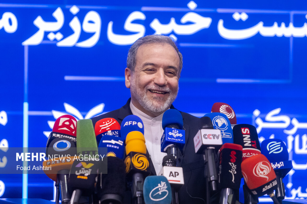 عراقچی: قطره‌ای از این مردمم؛ حضور در تجمع ها برایم لذت‌بخش است