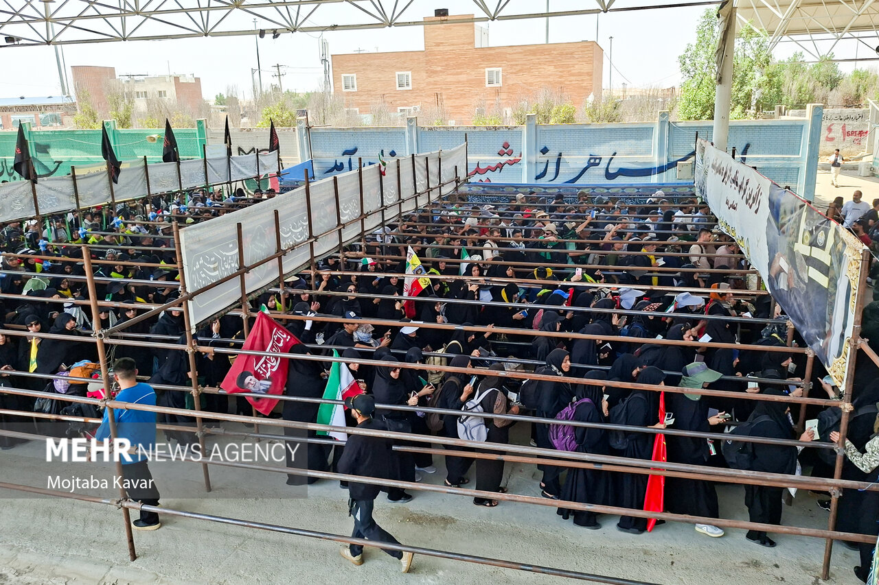 تردد زوار اربعین حسینی در مرز مهران