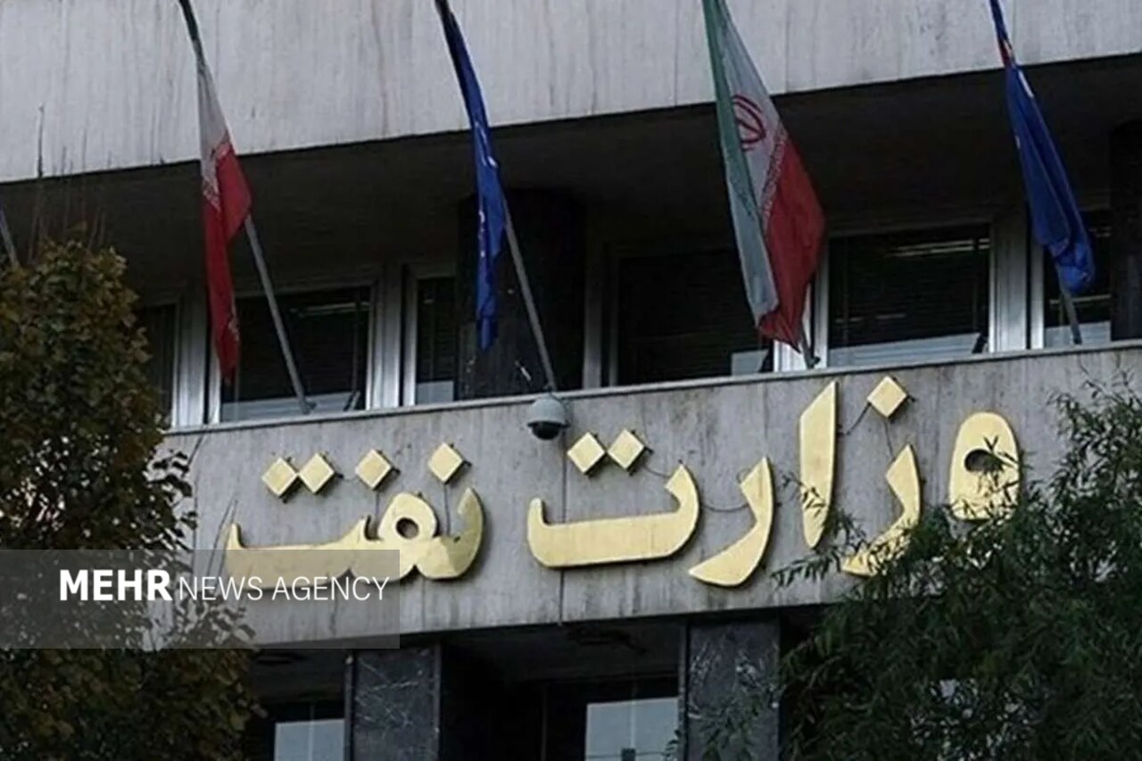 بررسی برنامه عملیاتی تحول اداری و پروژه‌های داده‌مبنا در وزارت نفت