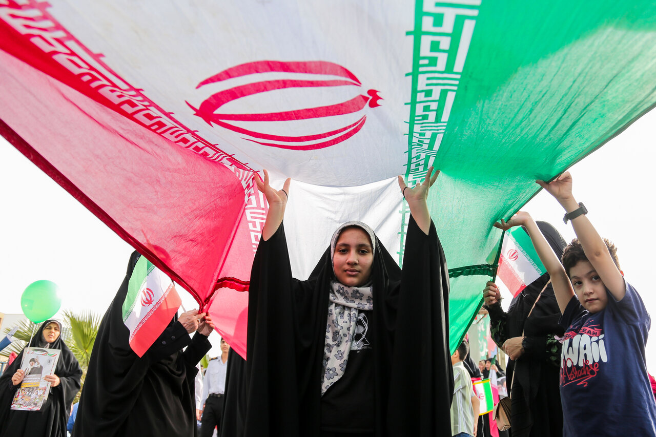 مردم رودان از علت حضور خود در راهپیمایی ۲۲ بهمن می‌گویند