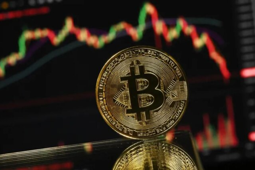 سقوط عجیب بیت‌کوین به کف قیمت