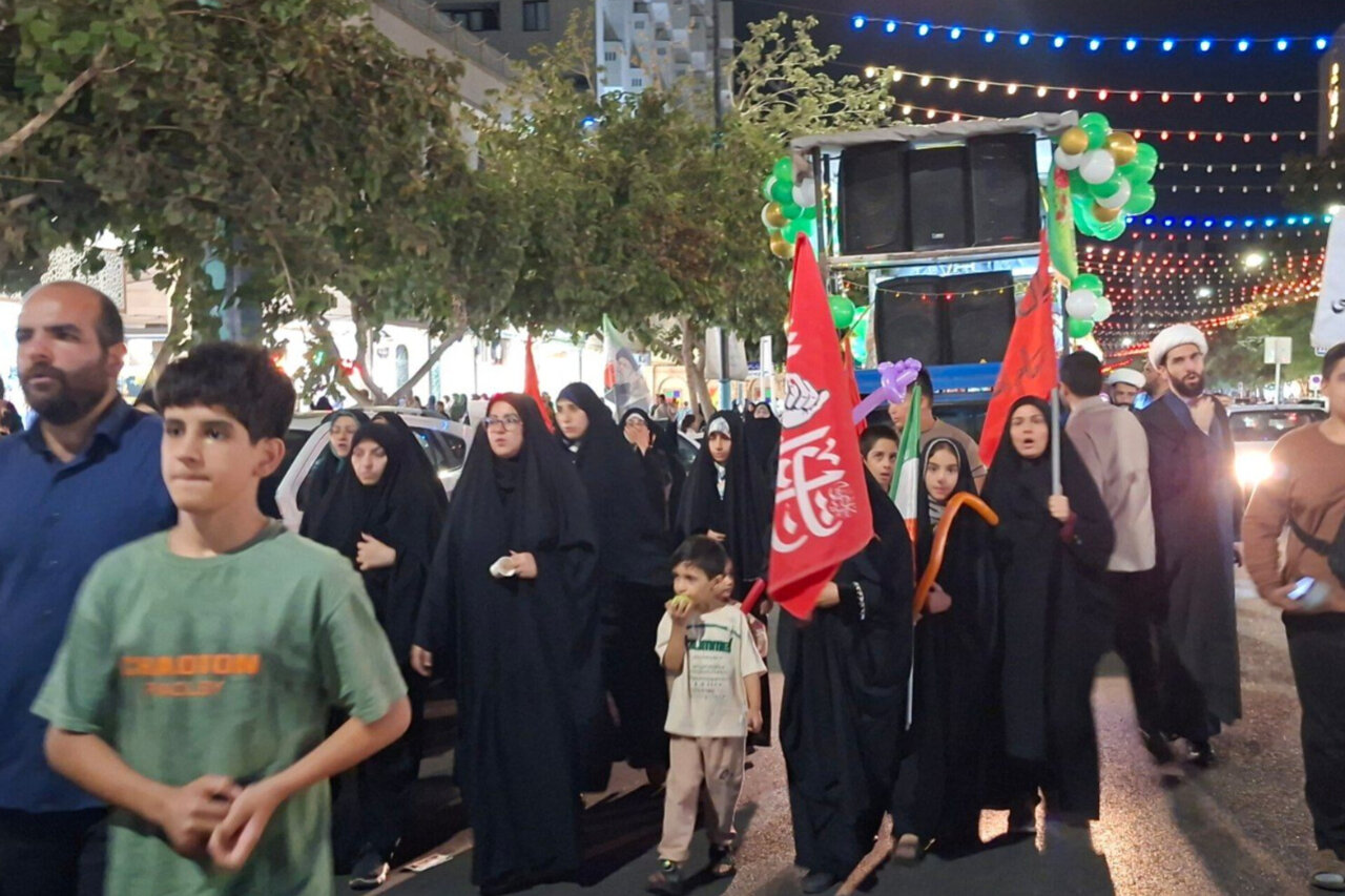 تشرف مشهدی‌ها در شب میلاد پیامبر اکرم(ص) به حرم امام رضا(ع)