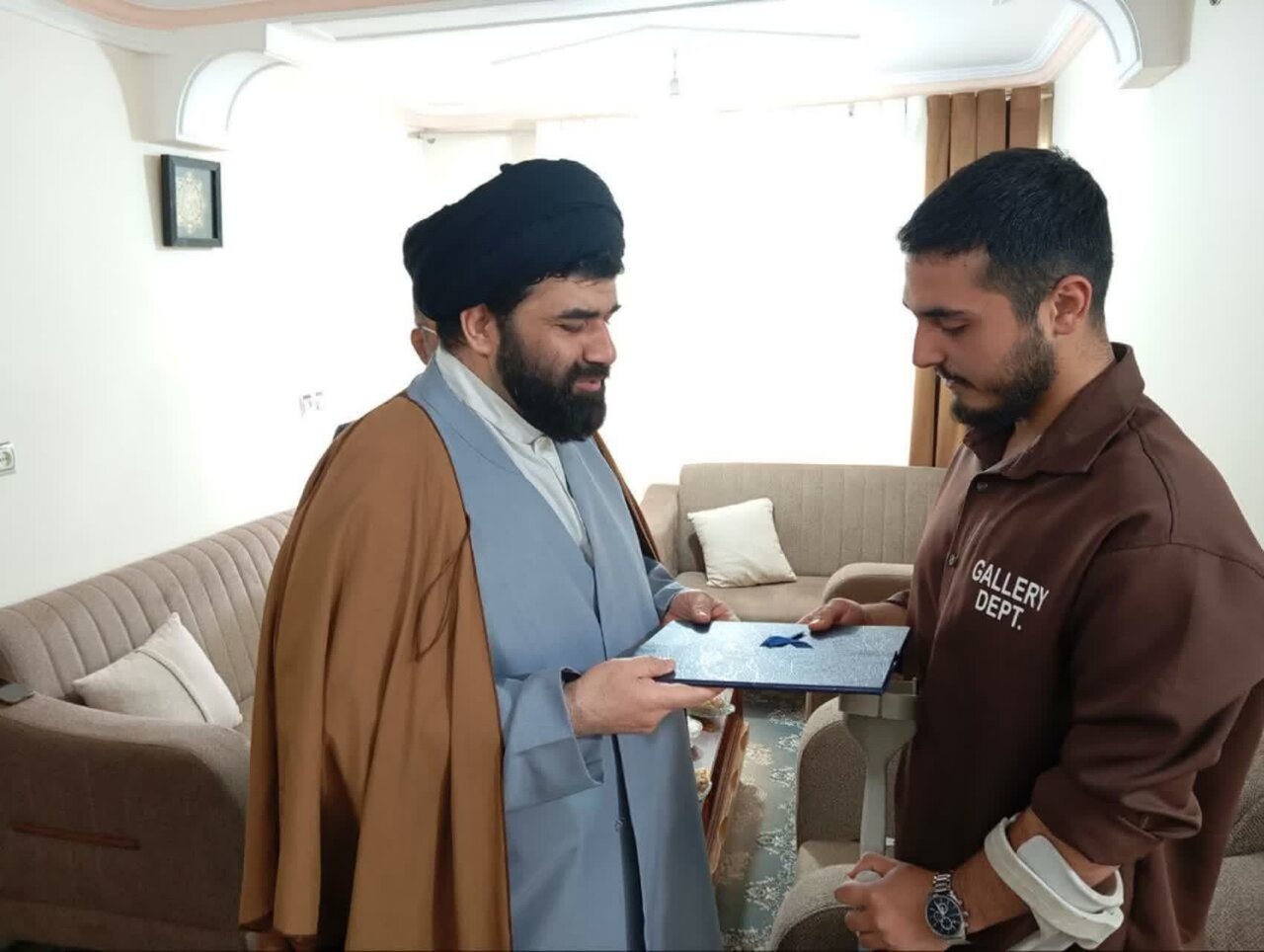 تقدیر از سرباز مجروح در جنگ تحمیلی آمریکایی -صهیونیستی