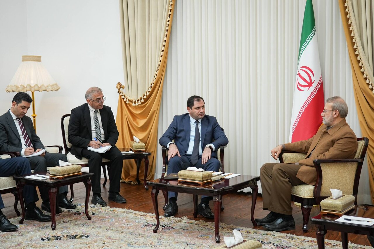 وزیر دفاع ارمنستان با لاریجانی دیدار کرد