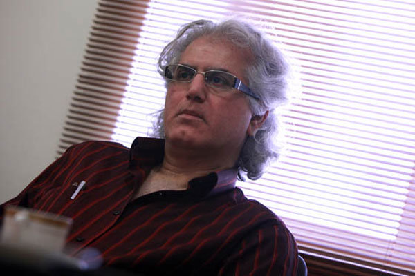 «گوش دادن» علی مزنی در بازار کتاب/ روایت تجربه پریشان زندگی طبقه متوسط