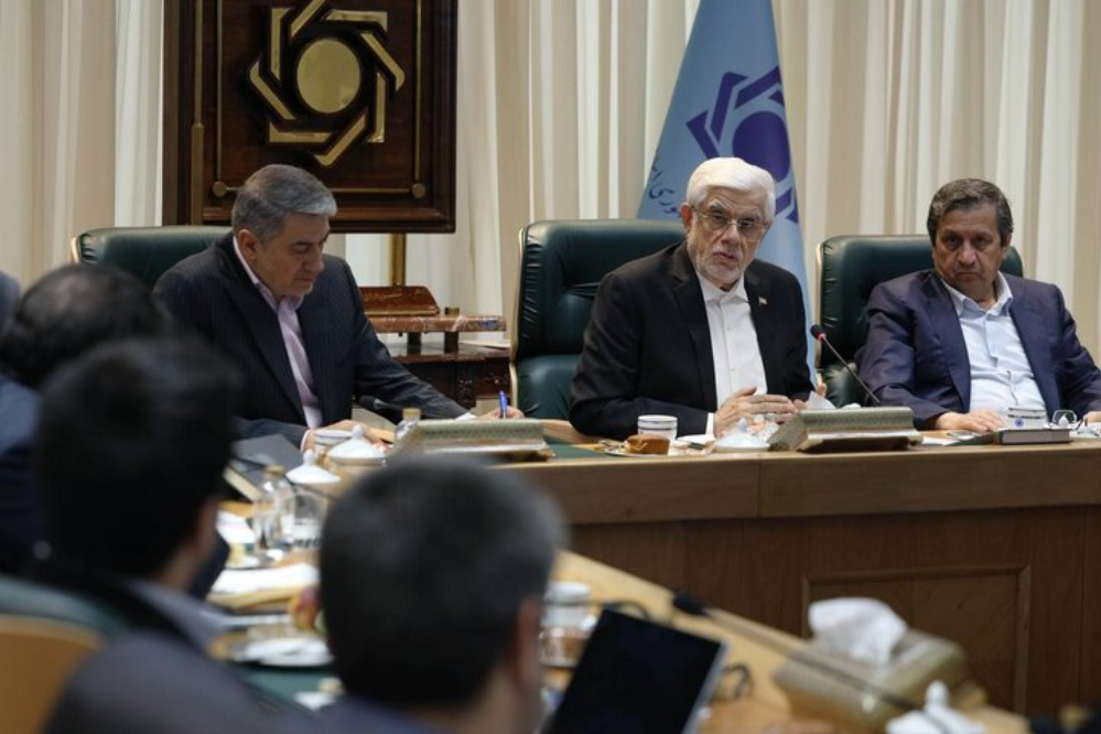 عارف: جنگ اقتصادی دشمن را با «فرماندهی واحد» خنثی می‌کنیم