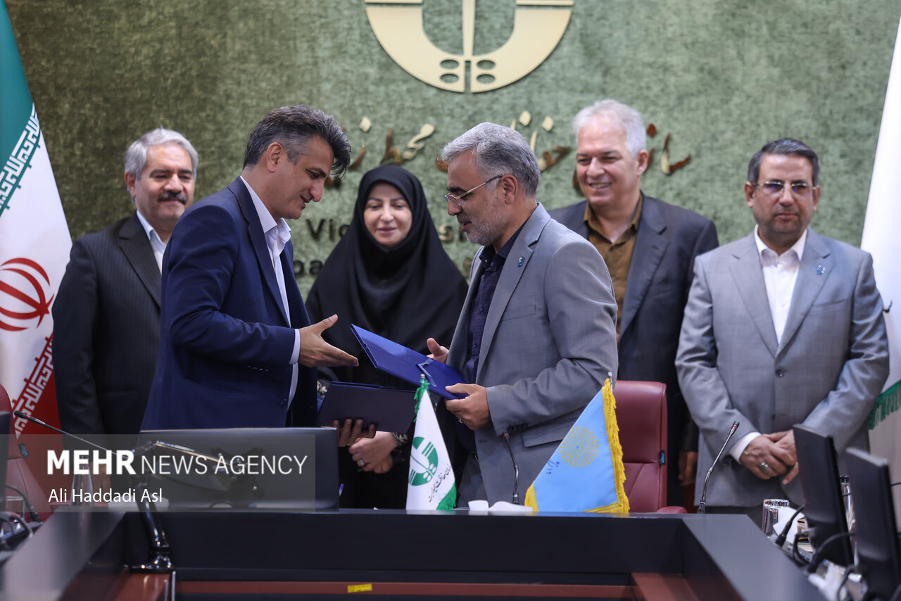 نشست خبری و امضای تفاهم نامه رئیس سازمان حفاظت محیط زیست