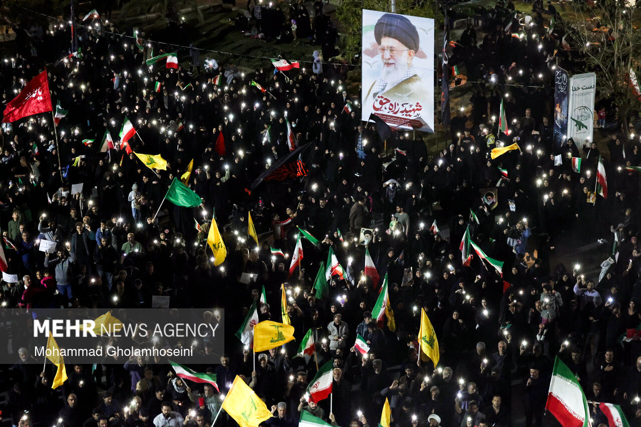 اجتماع بوشهری‌ها در هفتمین روز شهادت رهبر انقلاب