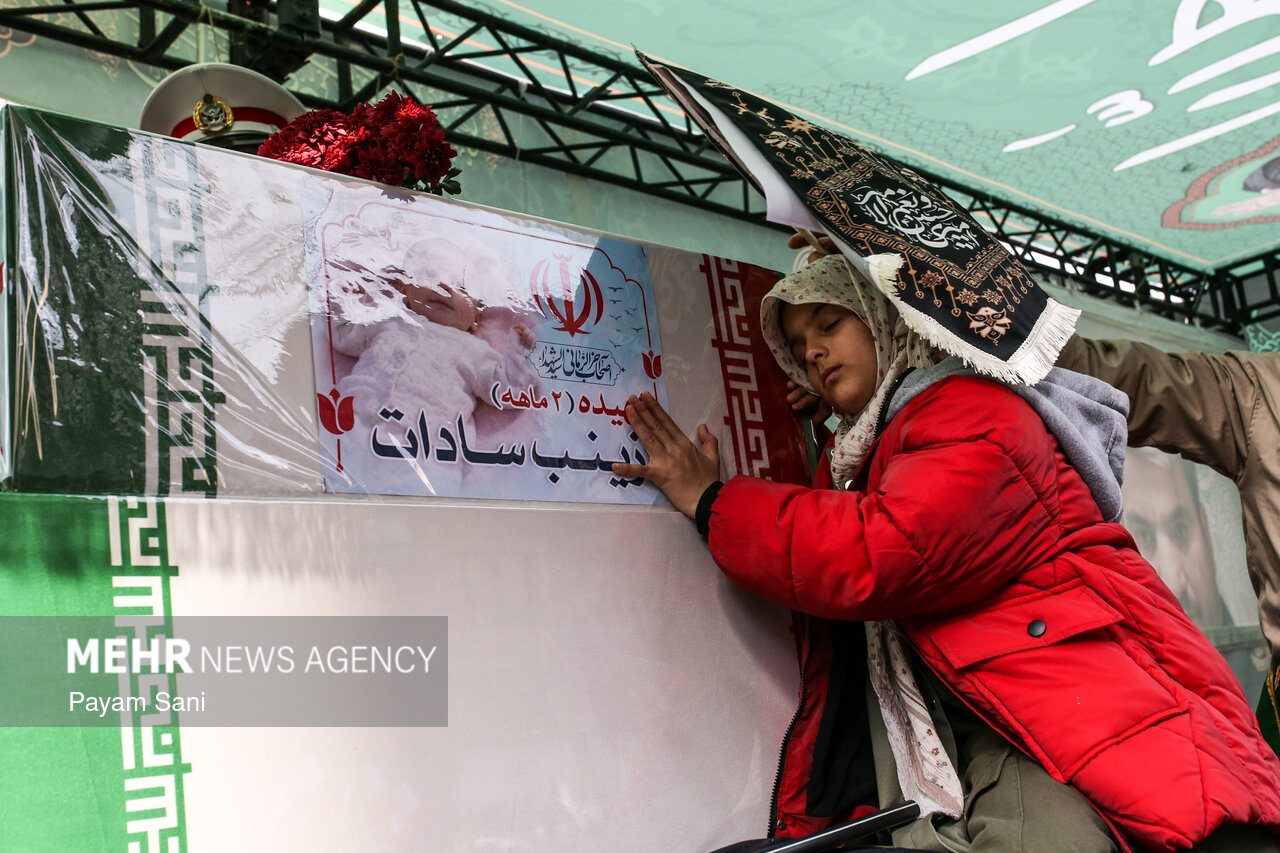 تشییع پیکر ۳۵ شهید جنگ رمضان در تهران ـ ۱