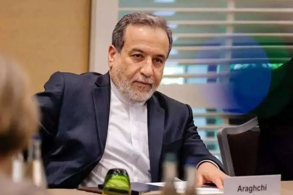 انتقاد عراقچی از سکوت و انفعال ماکرون
