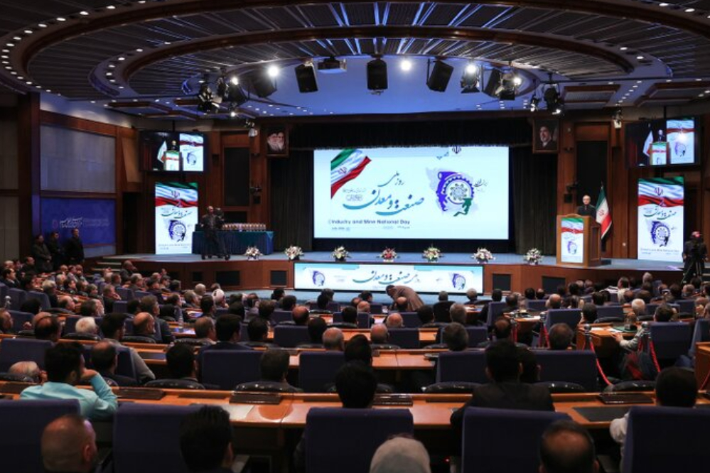 رئیس‌جمهور: وحدت ملی، دشمن را به عقب‌نشینی وادار کرد
