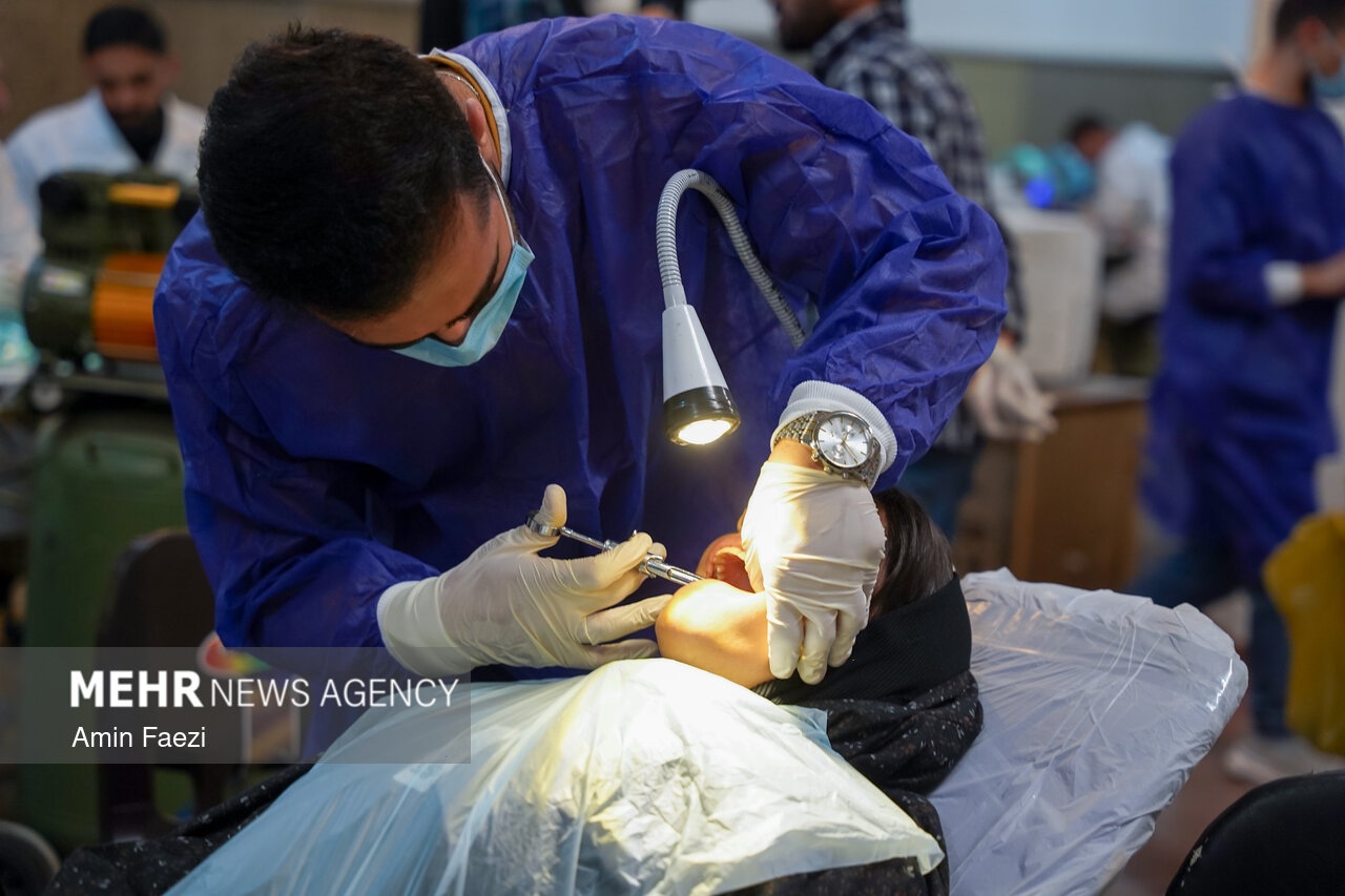 خدمت‌رسانی گروه جهادی دندانپزشکی در حرم مطهر شاهچراغ (ع)