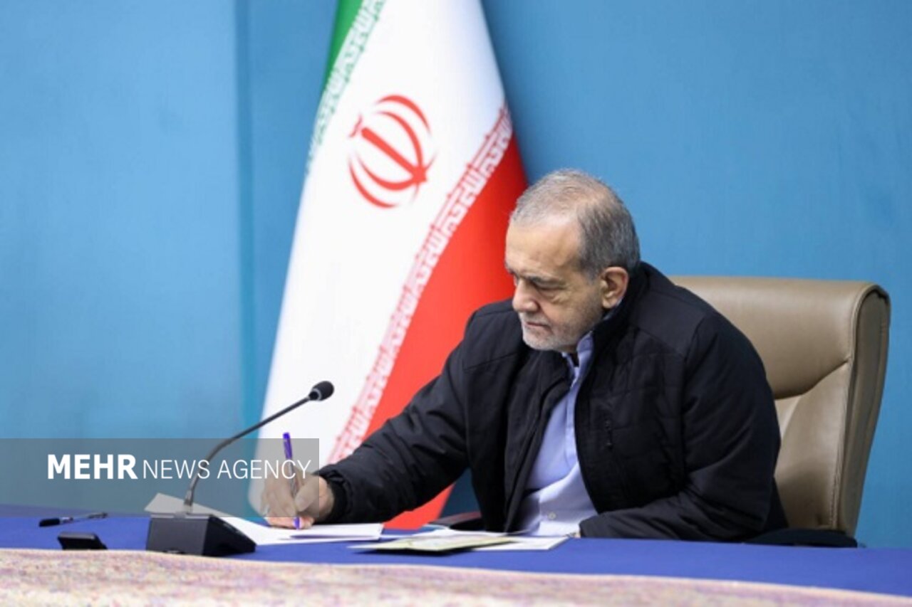 دستور پزشکیان درباره طلب ۴ میلیارد یورویی تامین‌کنندگان کالاهای اساسی