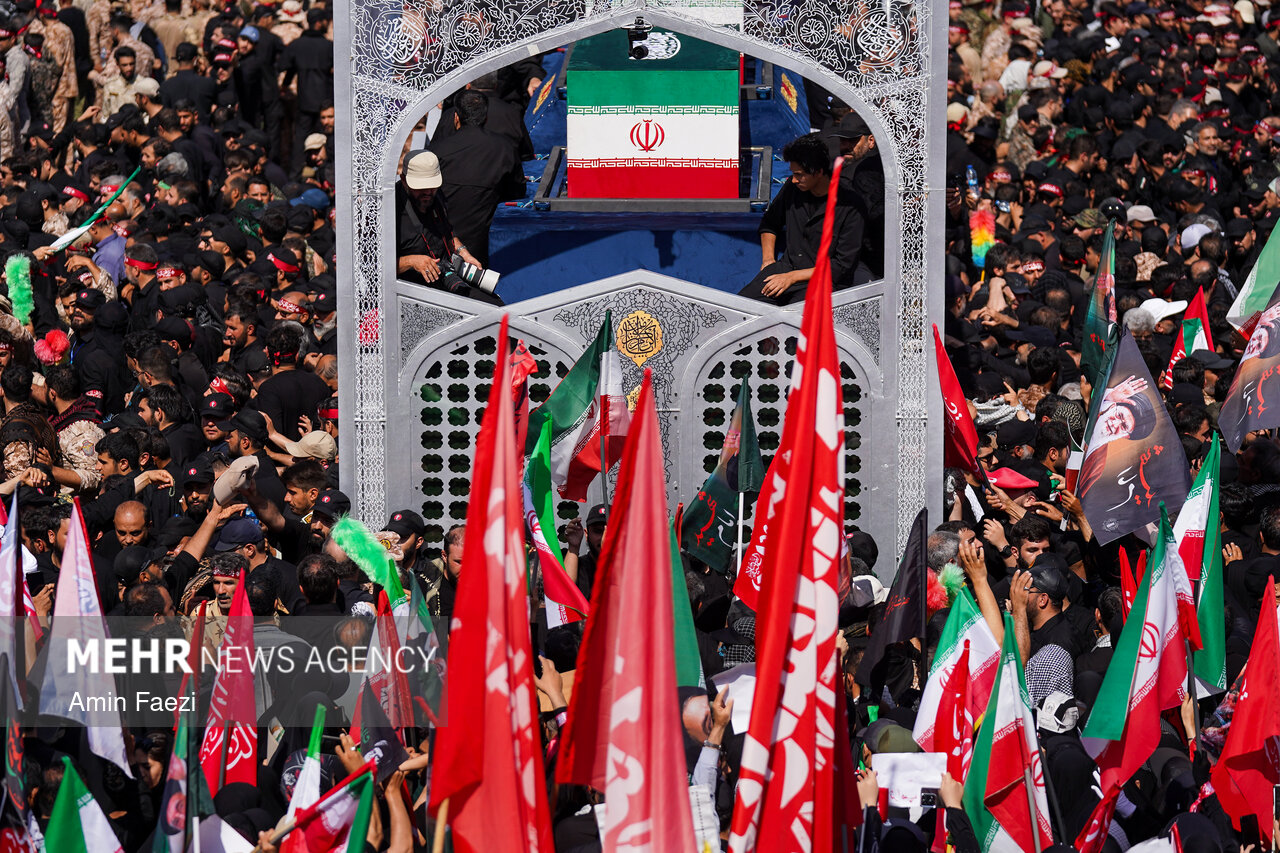 الجزیره: قدرت نمایی تهران در مراسم ۲۰ میلیونی وداع با رهبر شهید انقلاب
