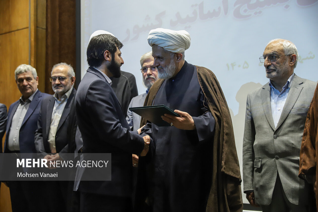 مراسم تکریم و معارفه رئیس سازمان بسیج اساتید کشور