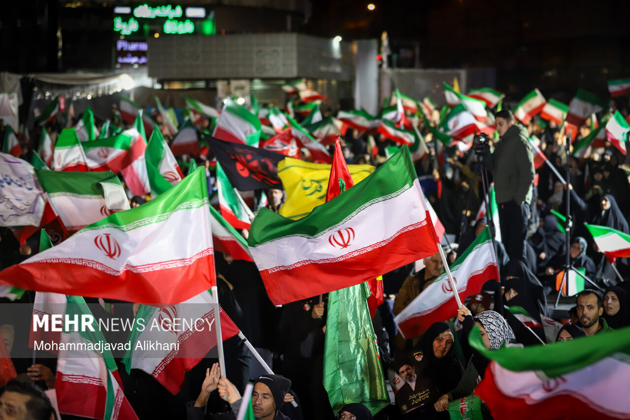 اجتماع بزرگ فدائیان امام خامنه‌ای