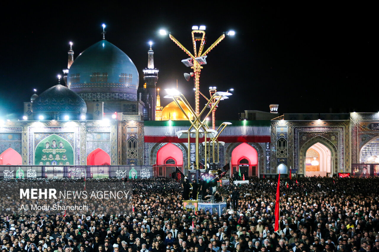 اقامه نماز بر پیکر آقای شهید ایران در حرم رضوی