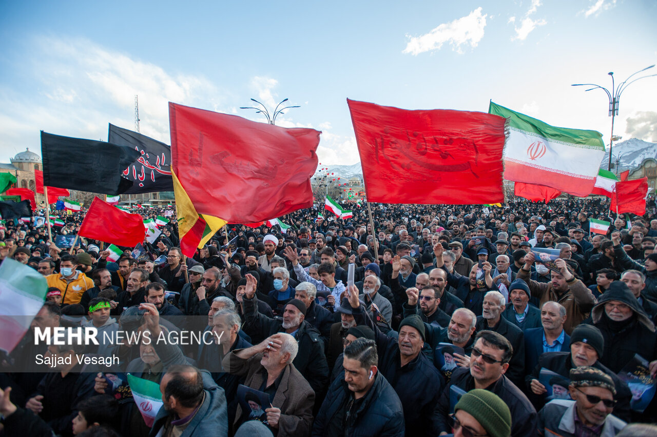 اجتماع همدانی‌ها در پی شهادت رهبر معظم انقلاب