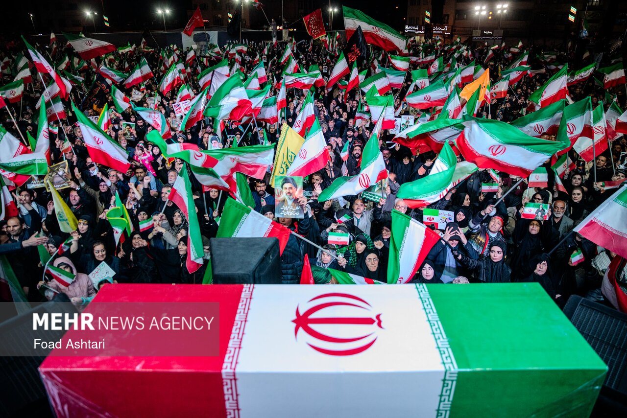 اجتماع حمایت از رزمندگان در مقابله با دشمن آمریکایی - صهیونی