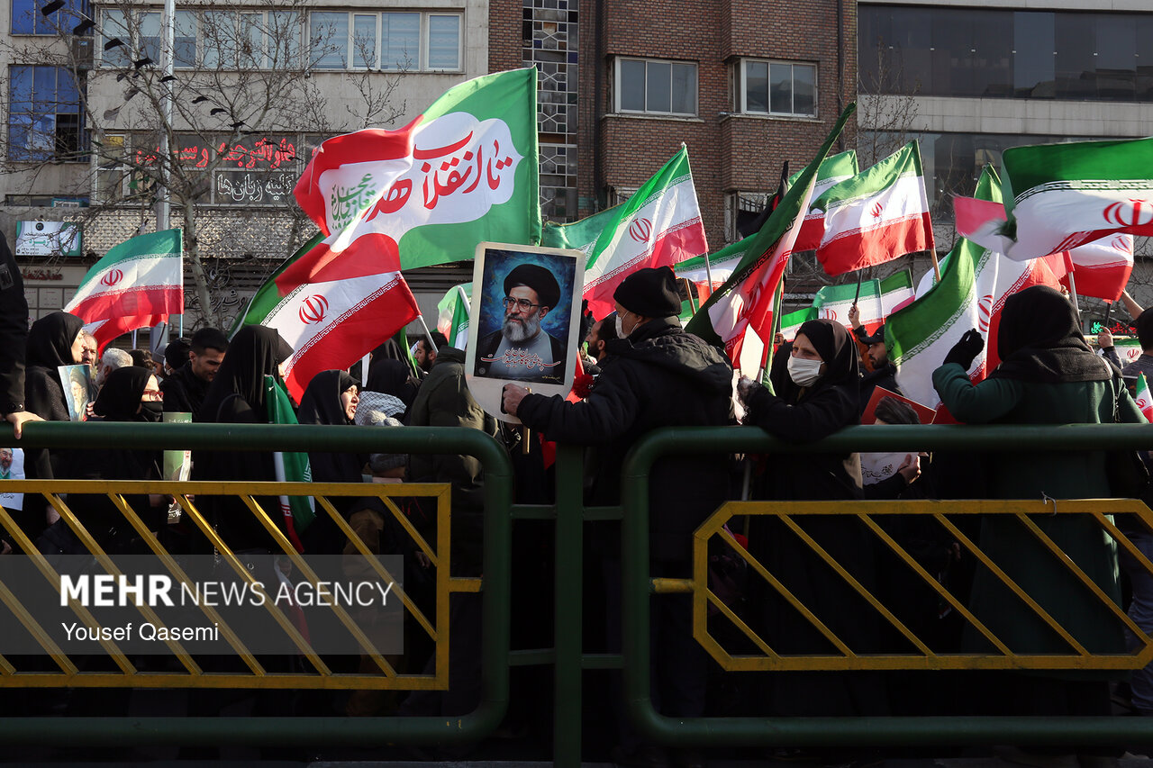 مراسم بیعت با سومین رهبر انقلاب اسلامی در تهران ـ ۴