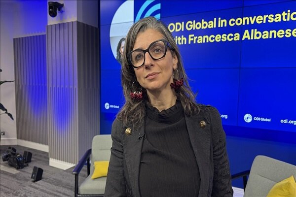 حمایت ۱۰۰ هنرمند بین المللی از آلبانیز در برابر تل آویو