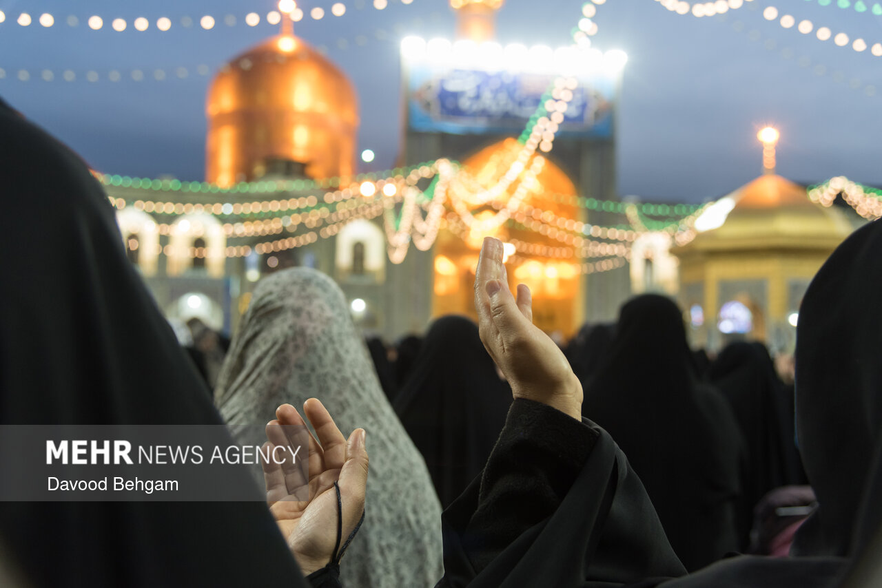 شب نیمه شعبان در حرم مطهر امام رضا (ع)