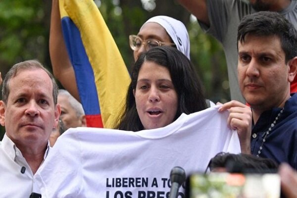 آزادی دو چهره اپوزیسیون سرشناس در ونزوئلا قبل از تصویب قانون عفو ​​عمومی