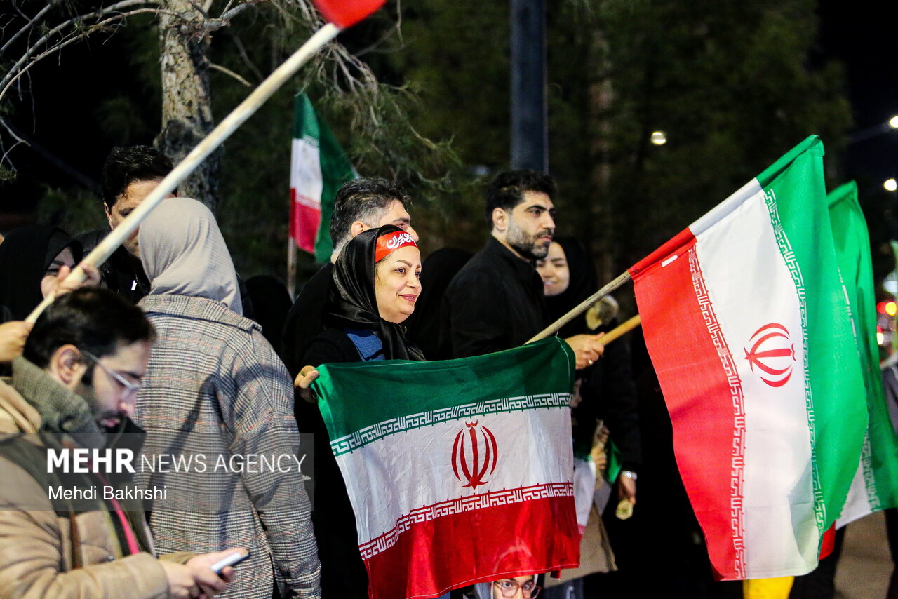 قمی‌ها همچنان پای کار ایران؛ تداوم حضور مردمی در شب ۲۳۴