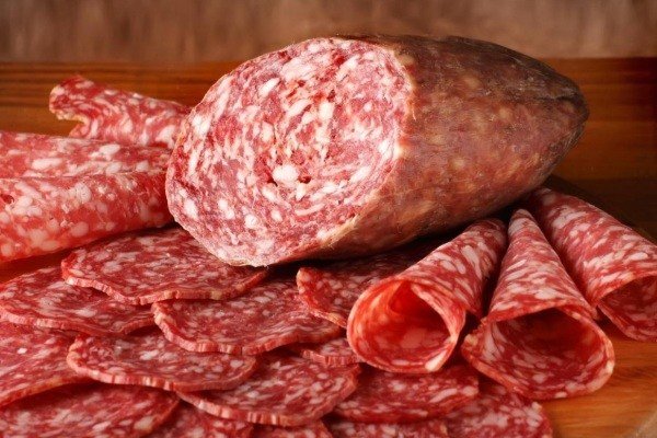 هشدار استاندار درباره استفاده از فرآورده‌های گوشتی ارزان