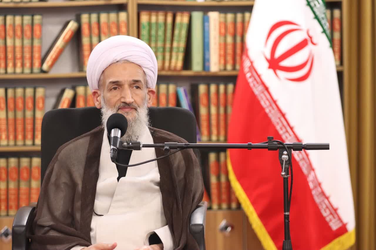 توطئه‌های دشمن را با وحدت خنثی کنیم