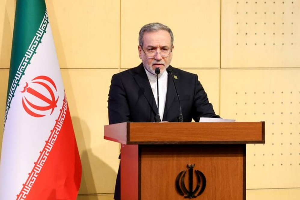 عراقچی: پایگاه‌های آمریکا در منطقه هدف مشروع ماست