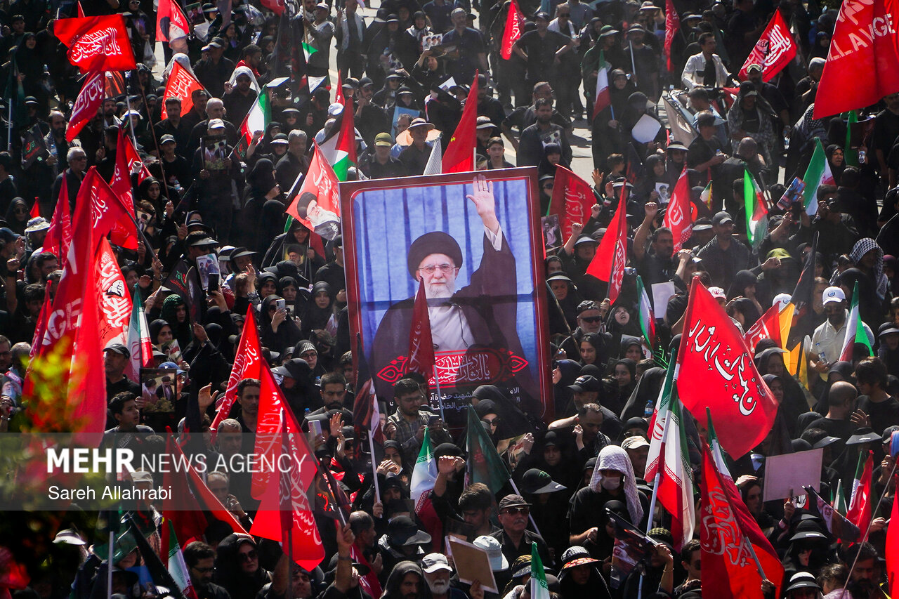 اسپوتنیک: میلیون‌ها نفر در مراسم تشییع امروز در تهران شرکت کرده‌اند
