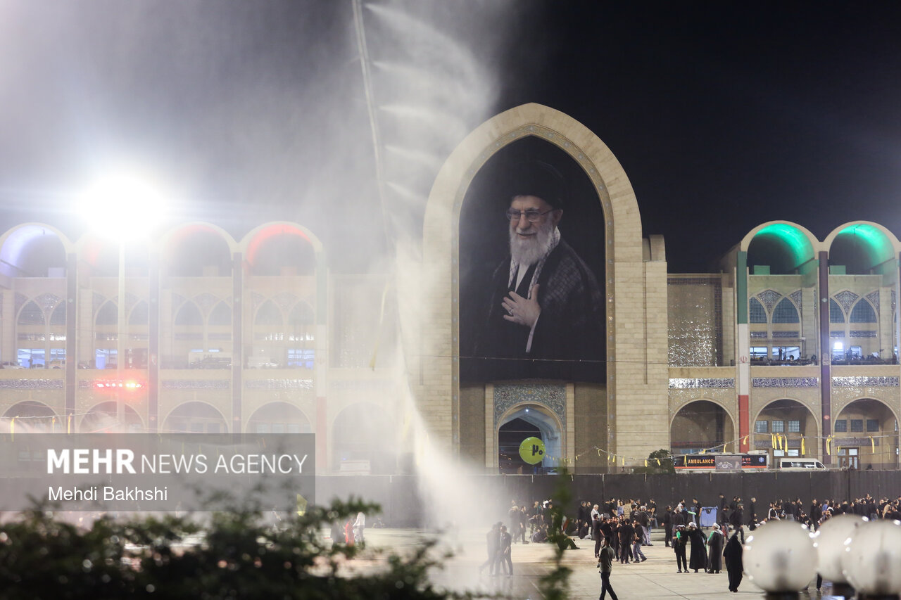 مصلای تهران پیش از آغاز مراسم وداع با رهبر شهید انقلاب