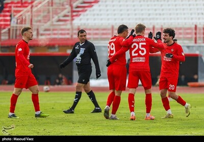 شهرخبر - تراکتور، سپاهان را برد و صدرنشین ماند/ صعود شمس آذر و سقوط آلومینیوم