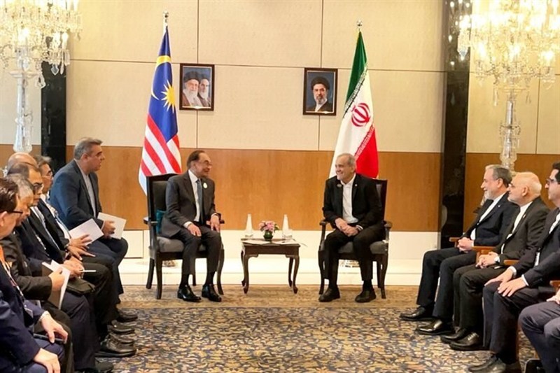 پزشکیان: ارتباطات‌مان با کشورهای همسایه و اسلامی را تقویت می‌کنیم