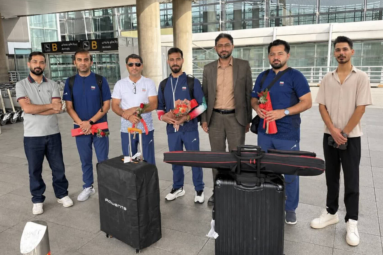 تیرانداز قمی در ناگویا با استقبال نمایندگان قم وارد ایران شدند
