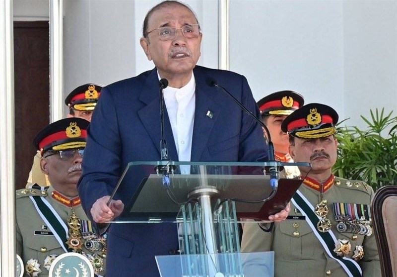 زرداری: گروه غیرقانونی مستقر در افغانستان تهدیدی علیه پاکستان است