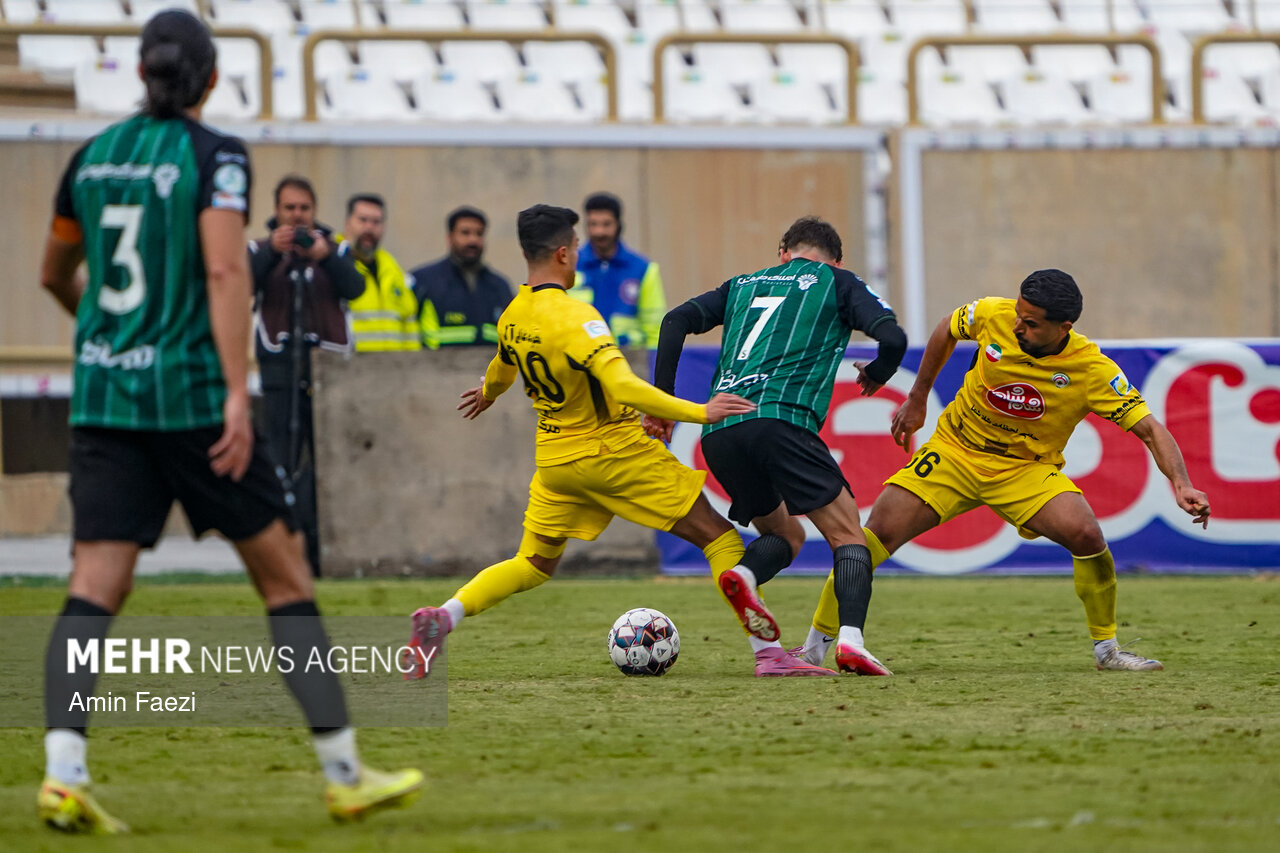 تساوی دو دیدار در نیمه اول/ پیروزی پیکان برابر آلومینیوم