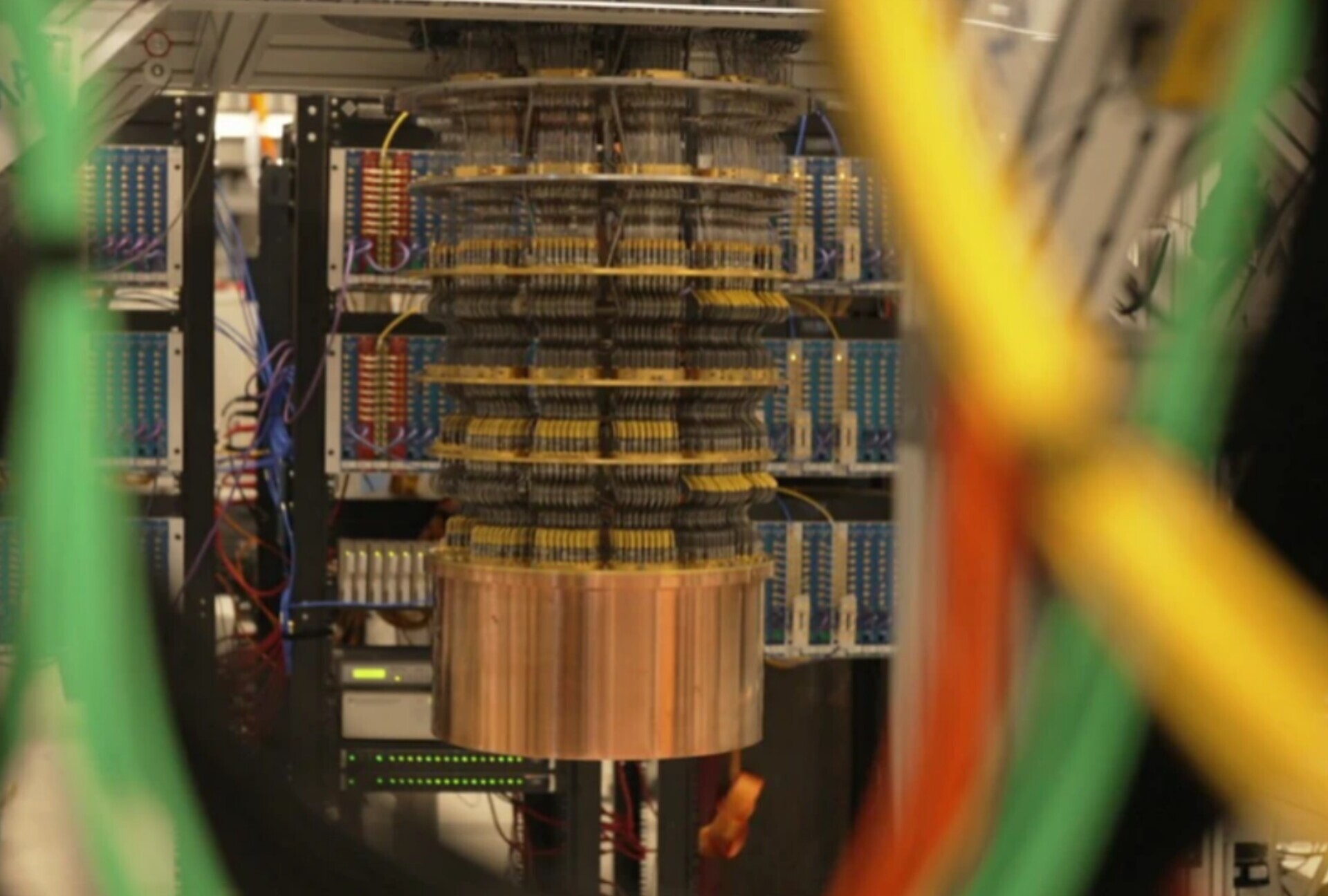 چرا قوی ترین کامپیوتر جهان در سرمای زیر صفر نگهداری می شود؟