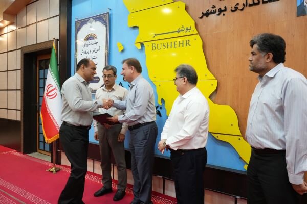 فرماندار عسلویه به عنوان «سفیر مدرسه‌سازی» استان بوشهر معرفی شد