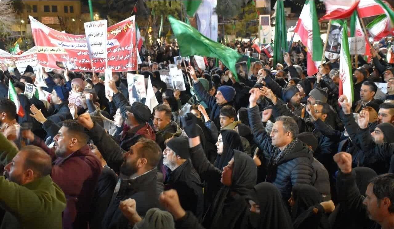 حماسه حضور مردم شهر تخت بندرعباس در بیعت با رهبر معظم انقلاب اسلامی 