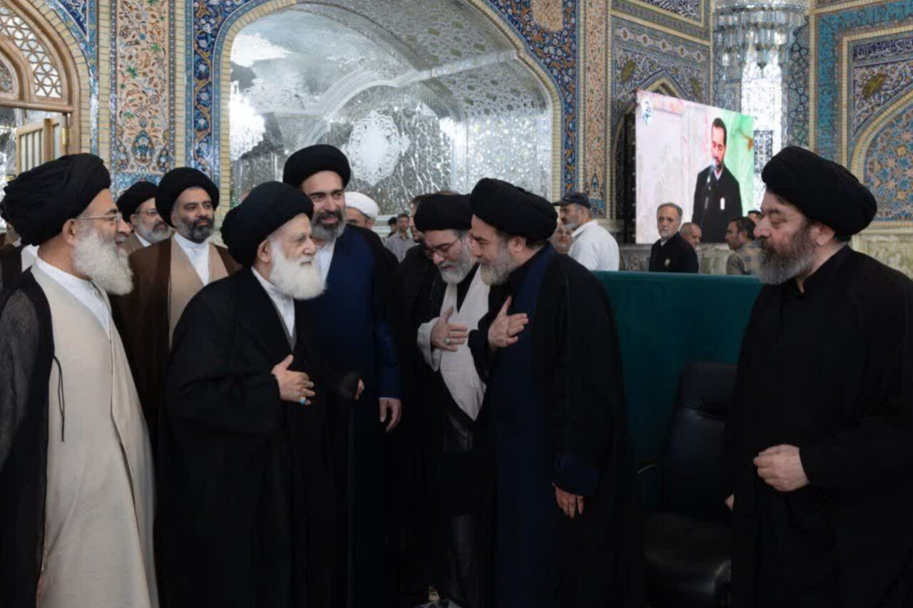 محفل بزرگداشت آیت‌الله‌العظمی سید موسی شبیری زنجانی(ره) در حرم رضوی