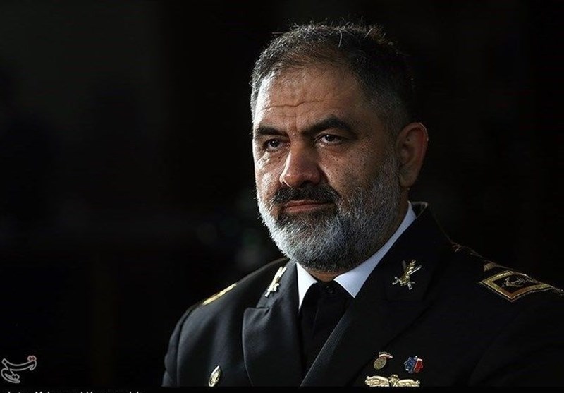 دریادار ایرانی: صنعت دفاعی ضامن اقتدار و امنیت پایدار کشور است