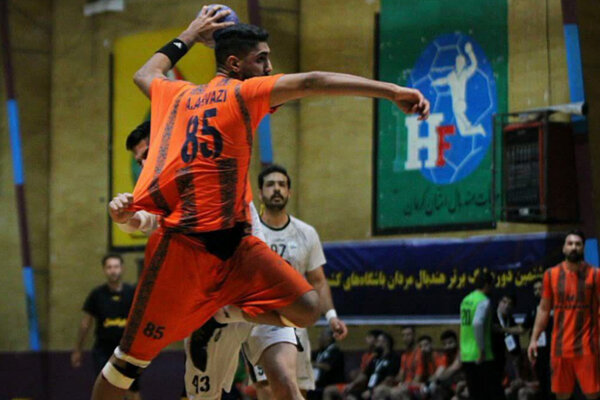 صدرنشینی موقت مس کرمان در روز پیروزی سپاهان در شهرآورد اصفهان