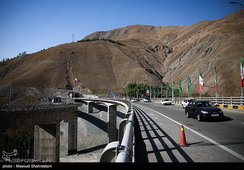 محورهای شمالی کشور بدون گره ترافیکی/بارش باران در جاده‌های 21 استان