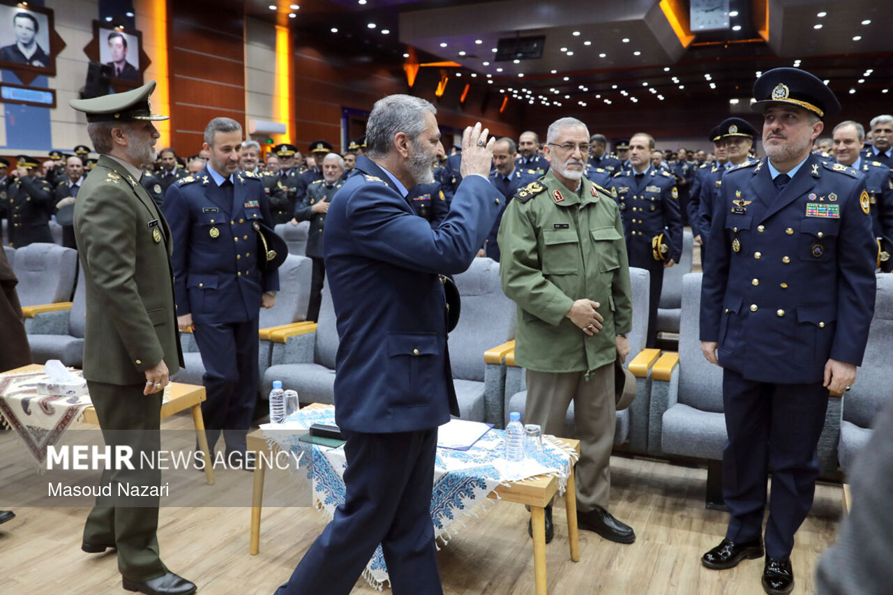 دیدار فرماندهان و کارکنان نیروی هوایی و پدافند هوایی با رئیس ستاد کل نیروهای مسلح
