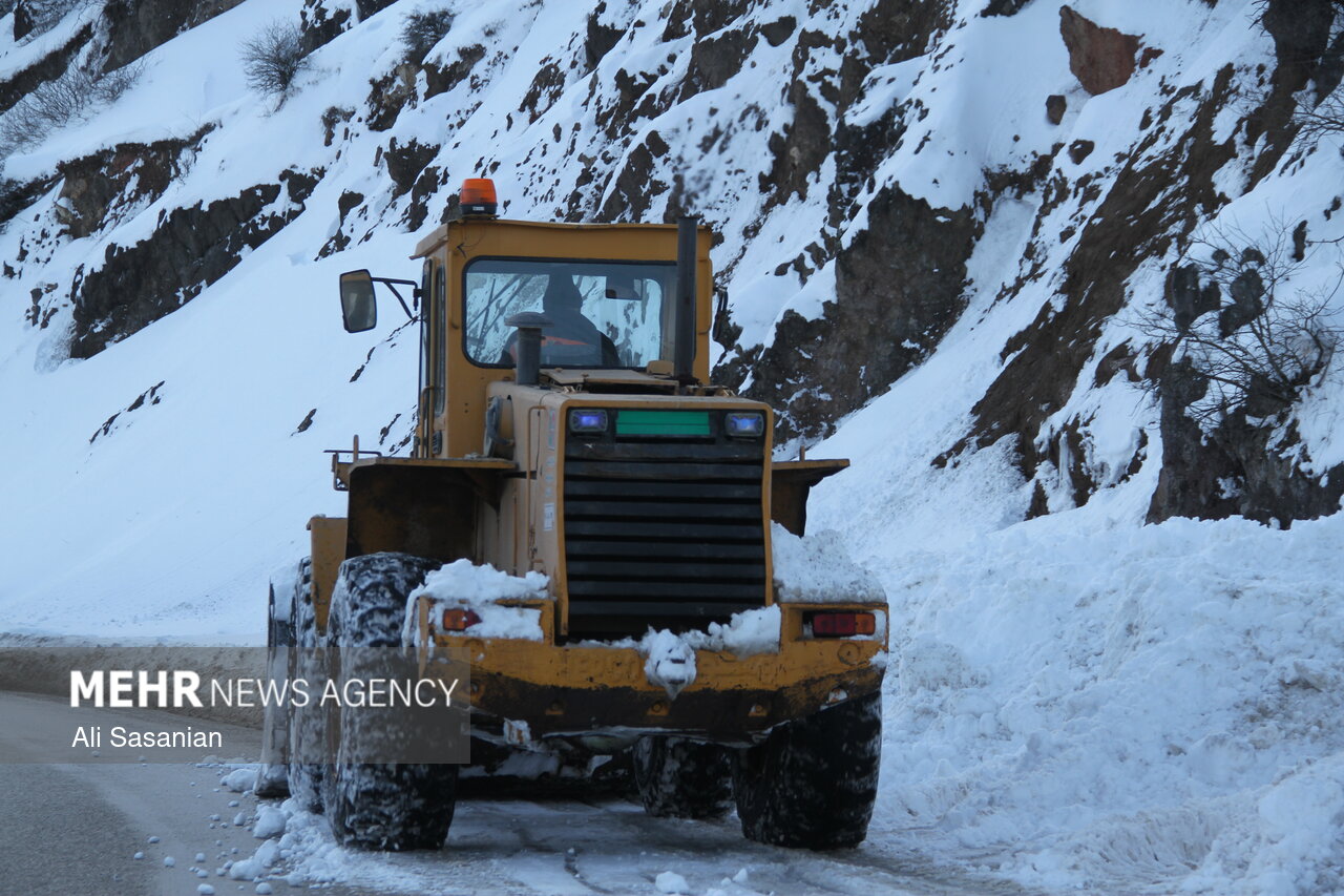 هشدار فعالیت سامانه بارشی در 12 استان؛ 4350 کارگر راه در آماده باش کامل هستند
