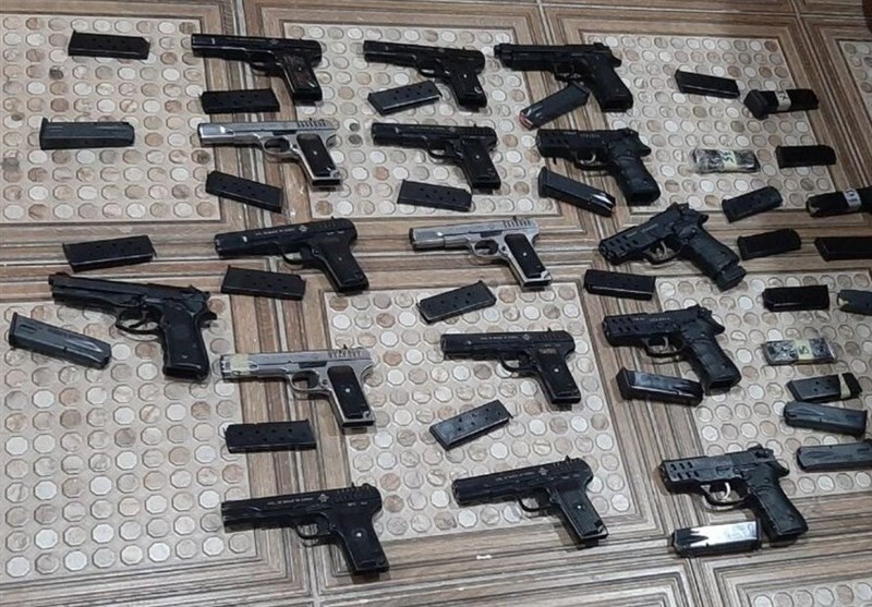 کشف سلاح جنگی و 16 تیر در دکه مطبوعاتی خیابان مولوی