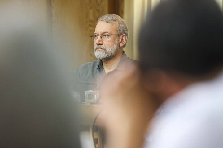 مرز بسیار باریک جنگ و مذاکره / دیپلماسی دقیقه ۹۰ در آستانه ساعت صفر / توئیت علی لاریجانی به معنای مذاکره مستقیم است؟