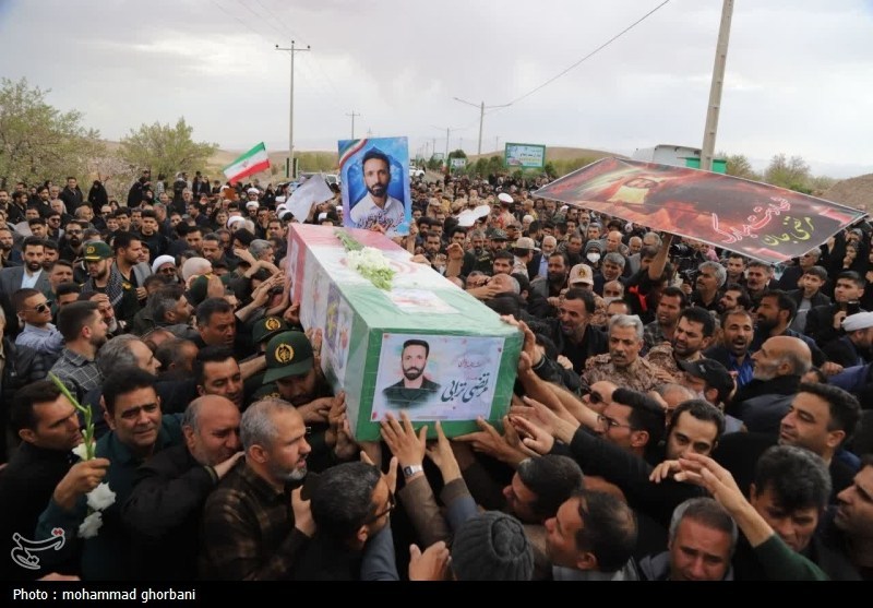 قهستان پیکر مطهر شهید مرتضی ترابی در آغوش کشید+ عکس